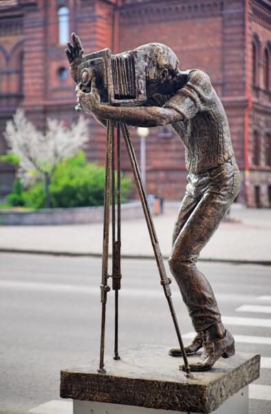Скульптура фотографа в Красноярске