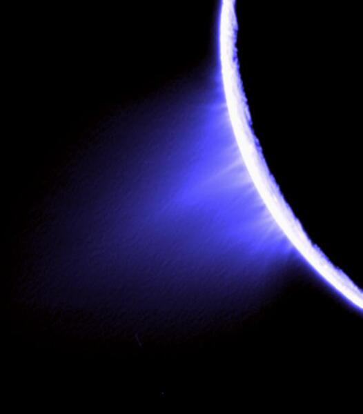 Спектрозональный снимок «Кассини» — водяной пар в южном полушарии Энцелада