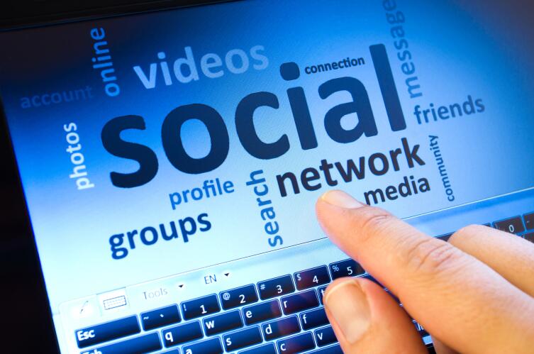 Как взаимодействуют бизнес и социальные сети?
