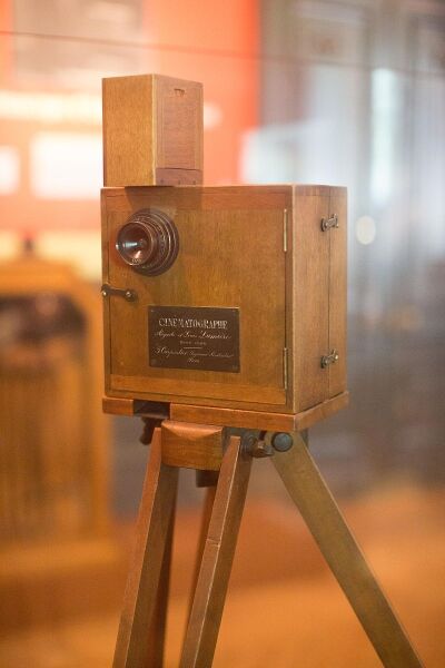 Аппарат «Синематограф» в музее Института Люмьеров, Франция