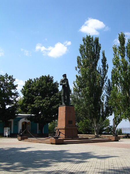 Памятник С. О. Макарову в Николаеве