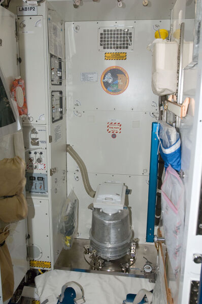Санитарно-гигиенический блок на МКС в модуле «Спокойствие»