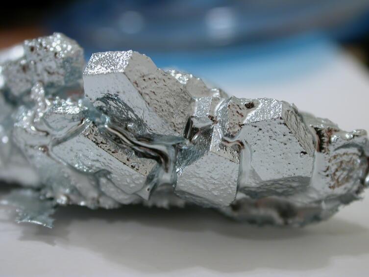 Галлий. Мягкий хрупкий металл серебристо-белого цвета с синеватым оттенком