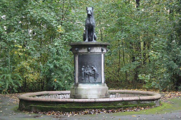 Памятник собаке Павлова