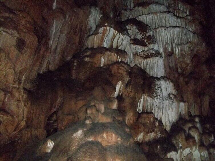 Крым, Скельская тектоническая пещера