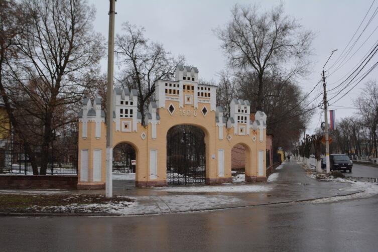 Вход в городской парк Острогожска. Январь 2020 г.