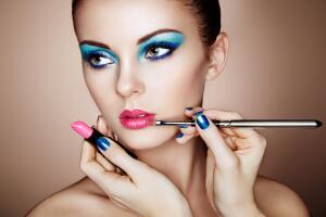 Какая косметика нужна для макияжа: список необходимых средств