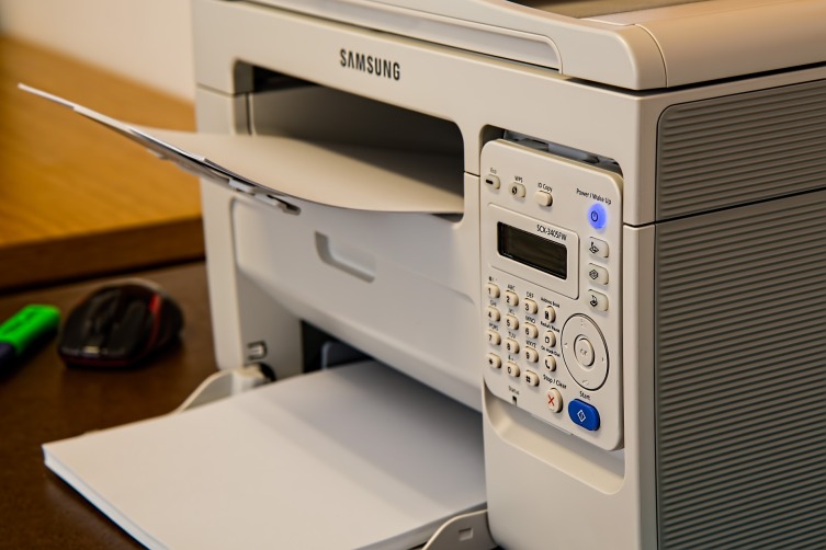 Лазерный принтер дороже, но запасы картриджей гораздо больше, чем у струйных