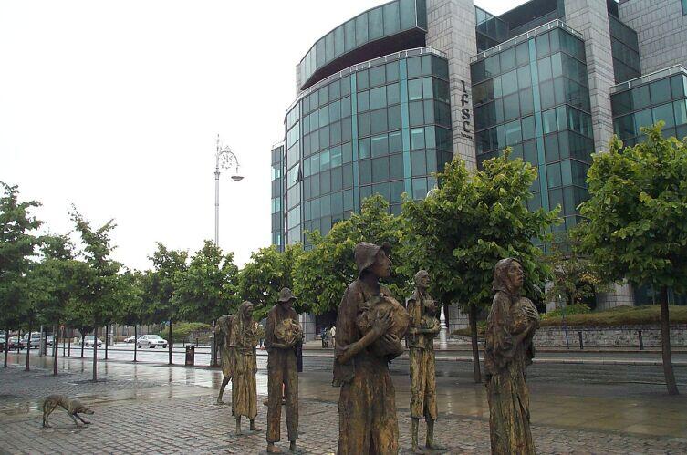 Памятник жертвам Великого голода в центре Дублина