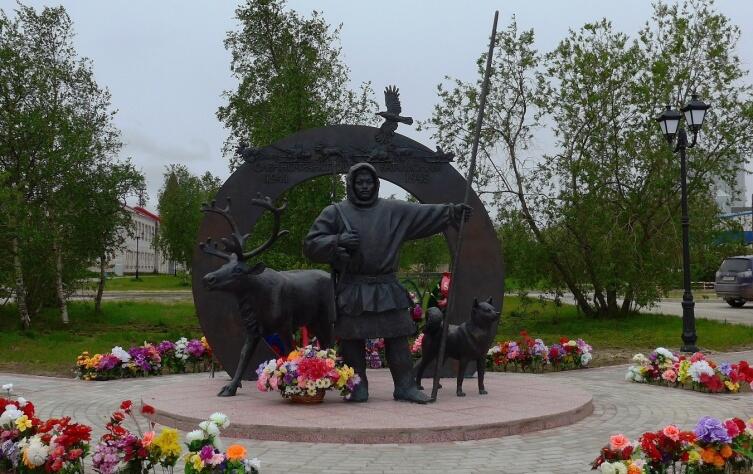 Памятник «Подвигу участников оленно-транспортных батальонов в годы Великой Отечественной войны»
