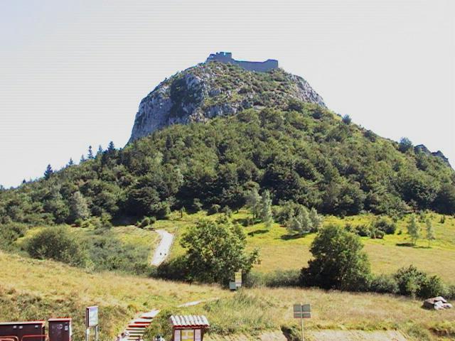 Крепость Монсегюр. Вид с подножья холма