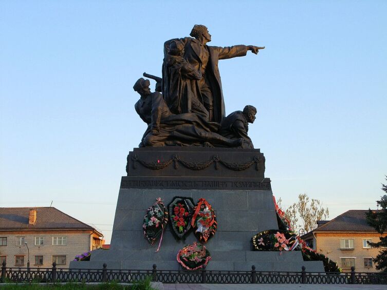 Памятник М. Г. Ефремову