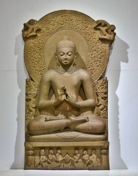 Статуя Будды в музее Сарнатха, IV в. н. э.