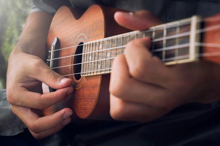 Как научиться играть на укулеле? Пять практических советов