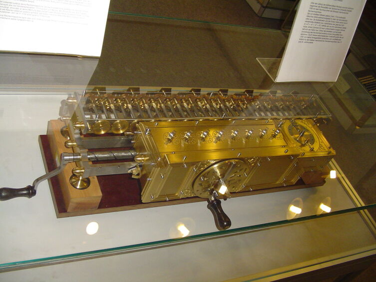 Копия механического калькулятора Лейбница в Немецком музее