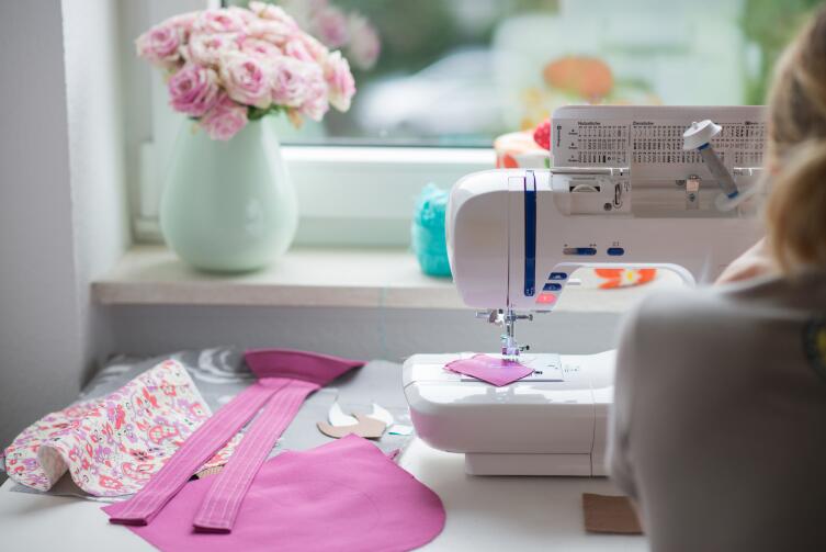 Появление швейной машинки стало прорывом в модной индустрии