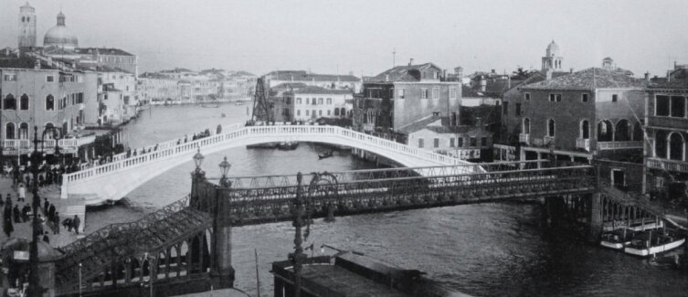 Новый и старый мост Скальци. Снимок сделан в период, когда новый мост Евгенио Миоцци уже открыт, а старый Альфреда Невилла еще не демонтирован. 1934 г.