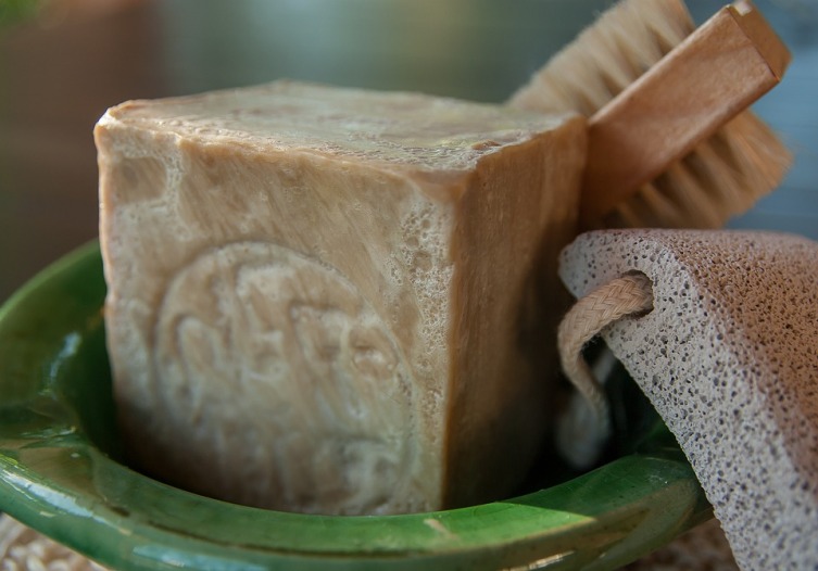 Какие малоизвестные полезные свойства есть у хозяйственного мыла?