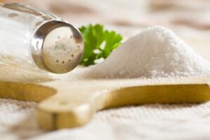 Как «белый яд» может помочь здоровью? Не сыпь мне соль на рану…