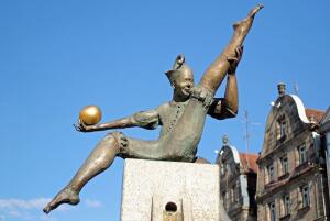 Чем занимались жонглёры в Средневековье?