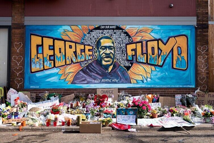 Граффити с Джорджем Флойдом рядом с местом его гибели
