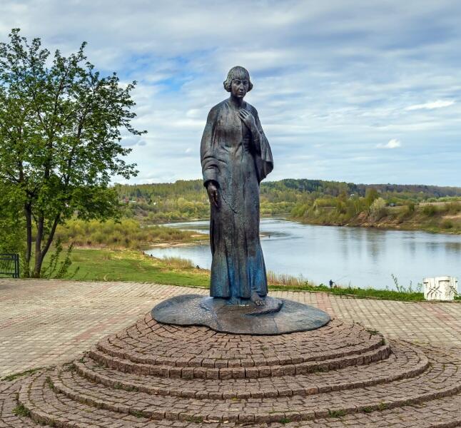 Памятник Марине Цветаевой, Таруса, Россия