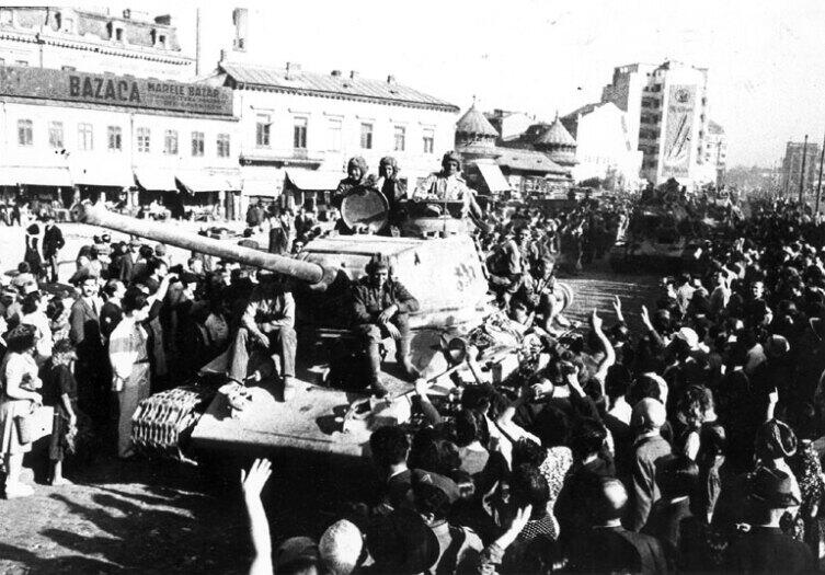 Советские войска входят в Бухарест 31 августа 1944 г.