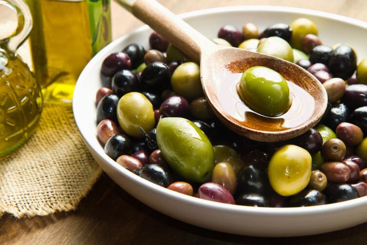 Оливки или маслины — как правильно называется плод оливкового дерева?