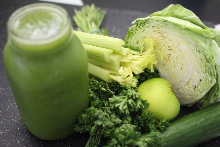 При каких проблемах со здоровьем помогают овощные соки?