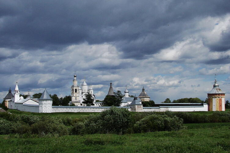 Спасо-Прилуцкий монастырь — первый общежительный монастырь на Русском Севере