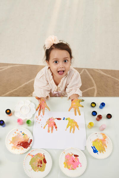 Когда учить ребенка рисовать? Пальчиковые краски, акварель, гуашь