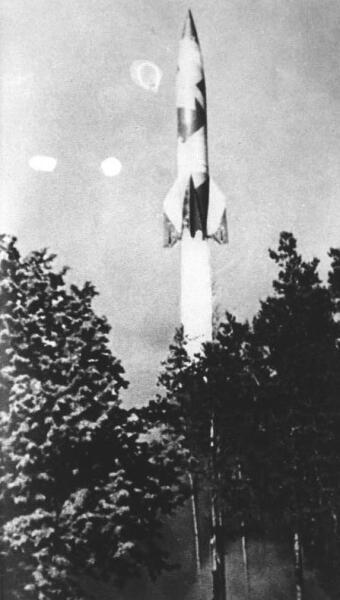 Старт ракеты «Фау-2» с полигона Маас, Голландия, между 1942 и 1945 годами