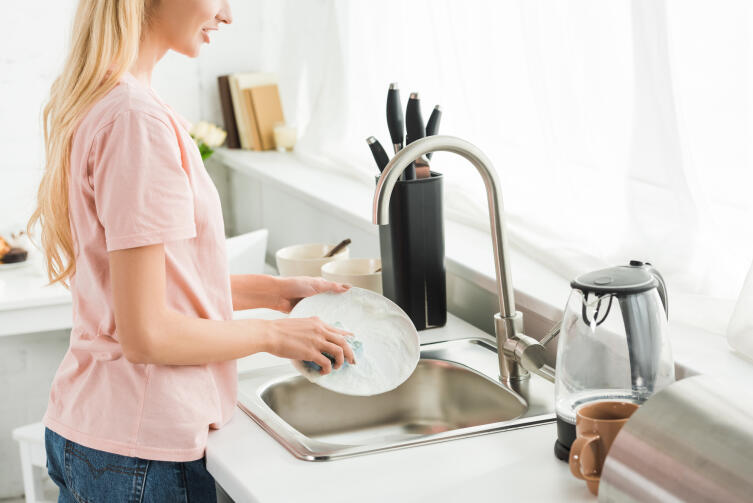 Чем можно заменить магазинное средство для мытья посуды?