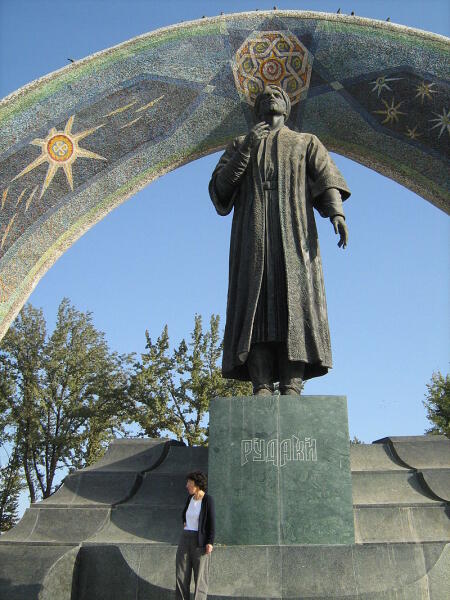 Статуя поэта А. Рудаки в Душанбе,Таджикистан