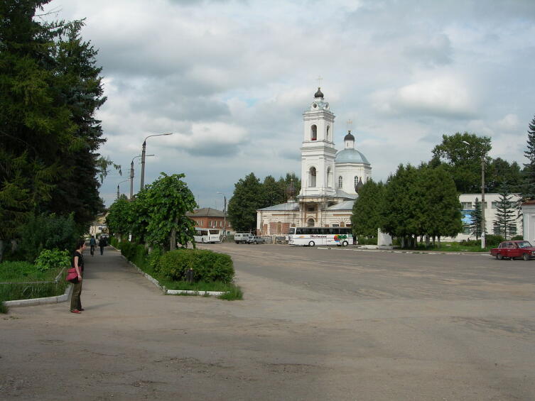Площадь Ленина и собор Петра и Павла. Город Таруса