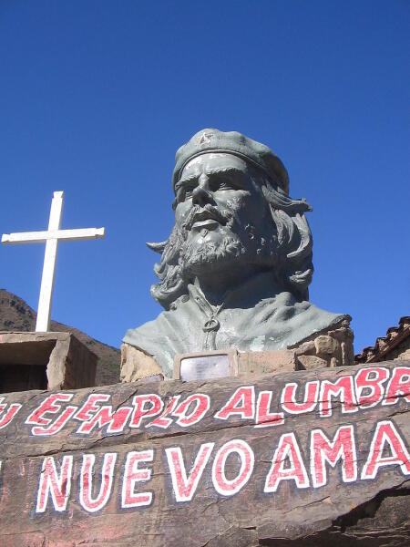 Монумент Че Гевары в Ла-Игера. Боливия