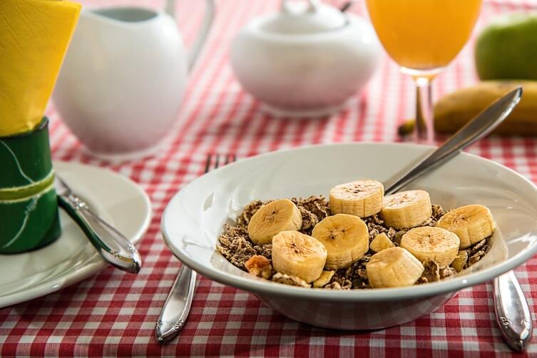 Почему не следует отказываться от утреннего приема пищи? Развенчиваем мифы о завтраках