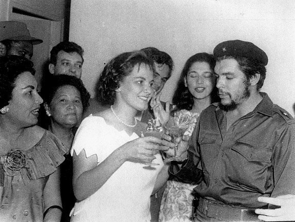 Че Гевара и его жена, революционерка Алейда Марч