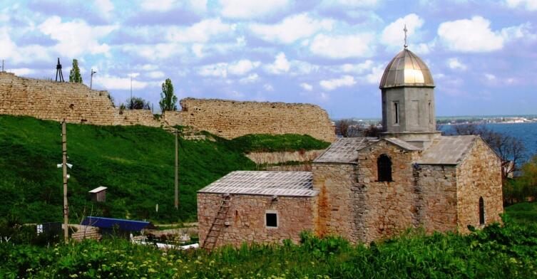Увлечение фото, исторические места Крыма. Феодосия, Генуэзская крепость, 2008 г.