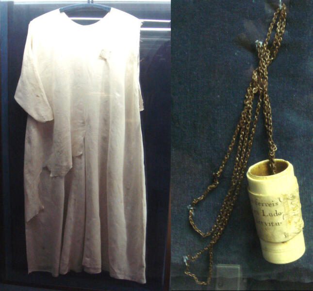 Волосяная рубашка и бич Людовика IX, сокровищница Собора Парижской Богоматери 