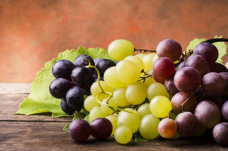 Какие плоды и ягоды помогут улучшить состояние здоровья?
