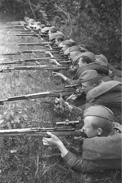 Занятия школы советских снайперов