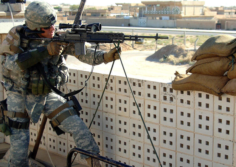 Снайпер армии США на крыше Ирак, 16 октября 2006 г.
