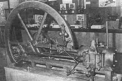 Двигатель Ленуара в музее искусств и ремёсел. Париж