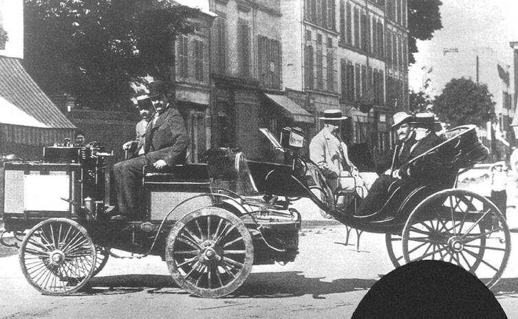 Автомобиль De Dion Bouton на гонках Париж-Руан в 1894 г.