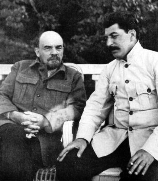 В. И. Ленин и И. В. Сталин в Горках, 1922 г.