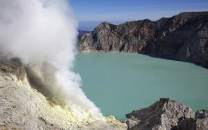 Индонезия. Чем необычен вулкан Иджен?