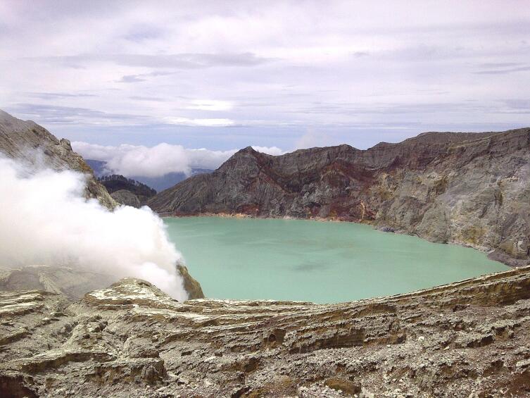 Вулканическое озеро Кавах