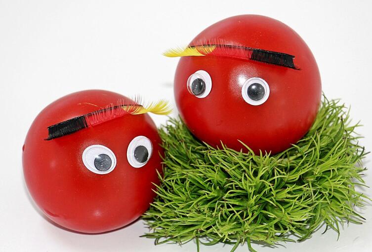 Шутка с помидорами - пример доведения до абсурда через гиперболу