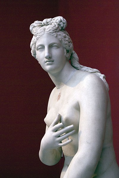 Статуя Афродиты в Национальном археологическом музее в Афинах